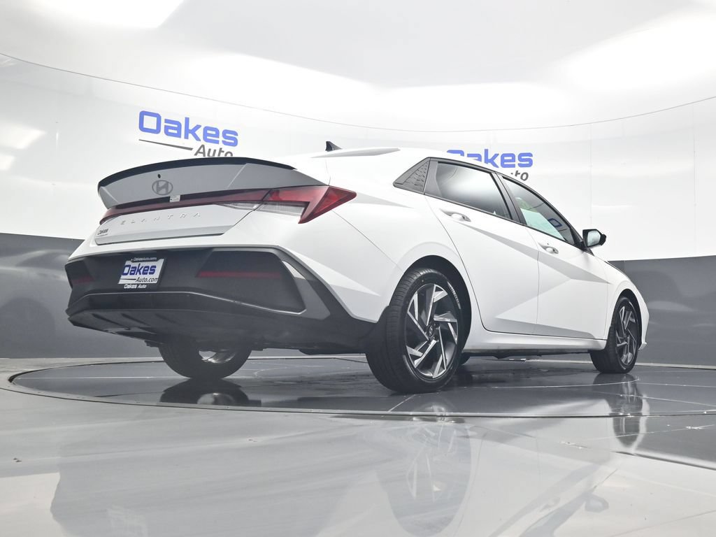 Used 2025 Hyundai Elantra Sport FWD image 39