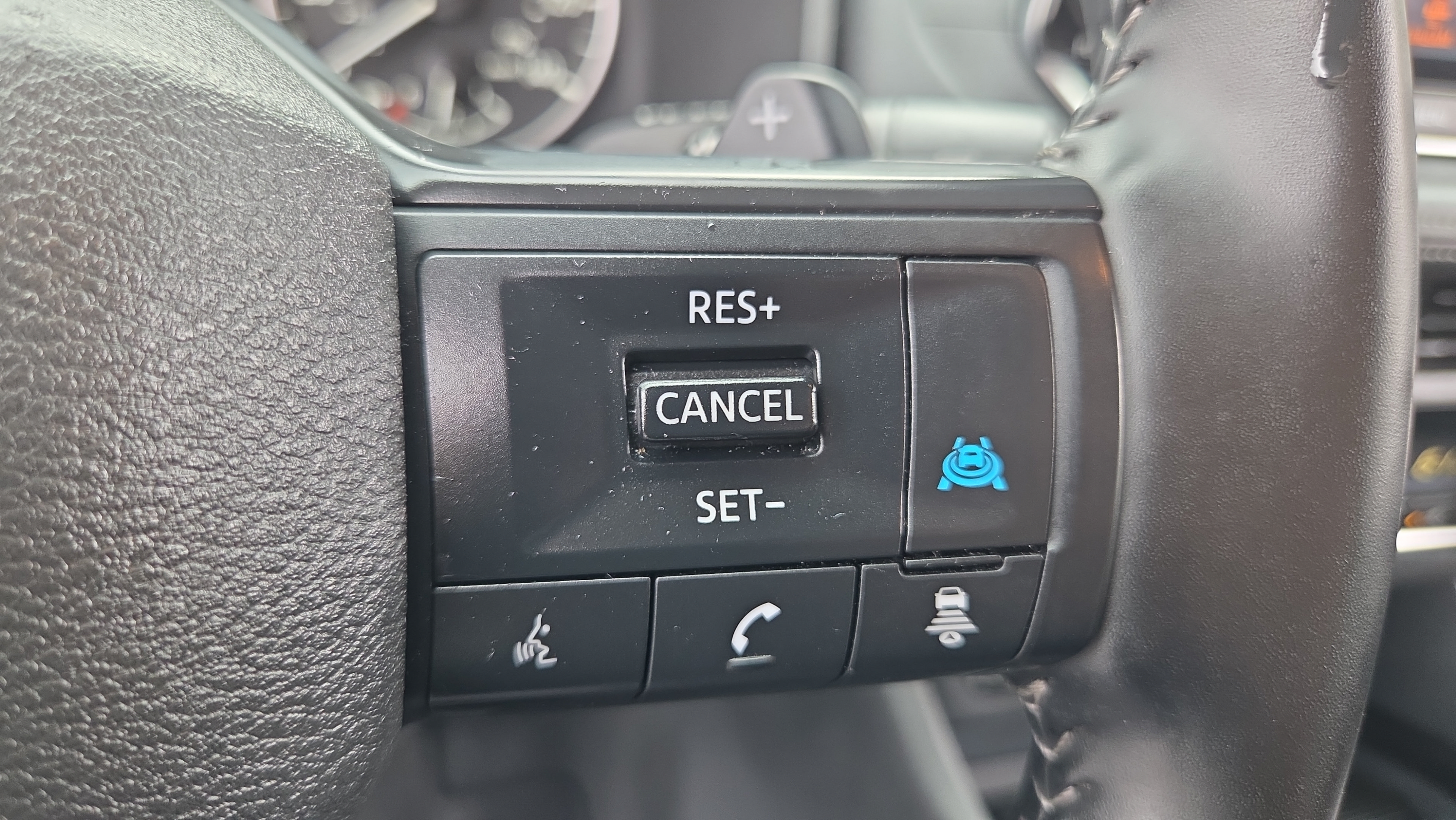 Used 2025 Nissan Rogue SV FWD image 27