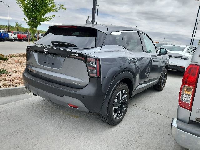 Used 2025 Nissan Kicks SV AWD/4WD image 3