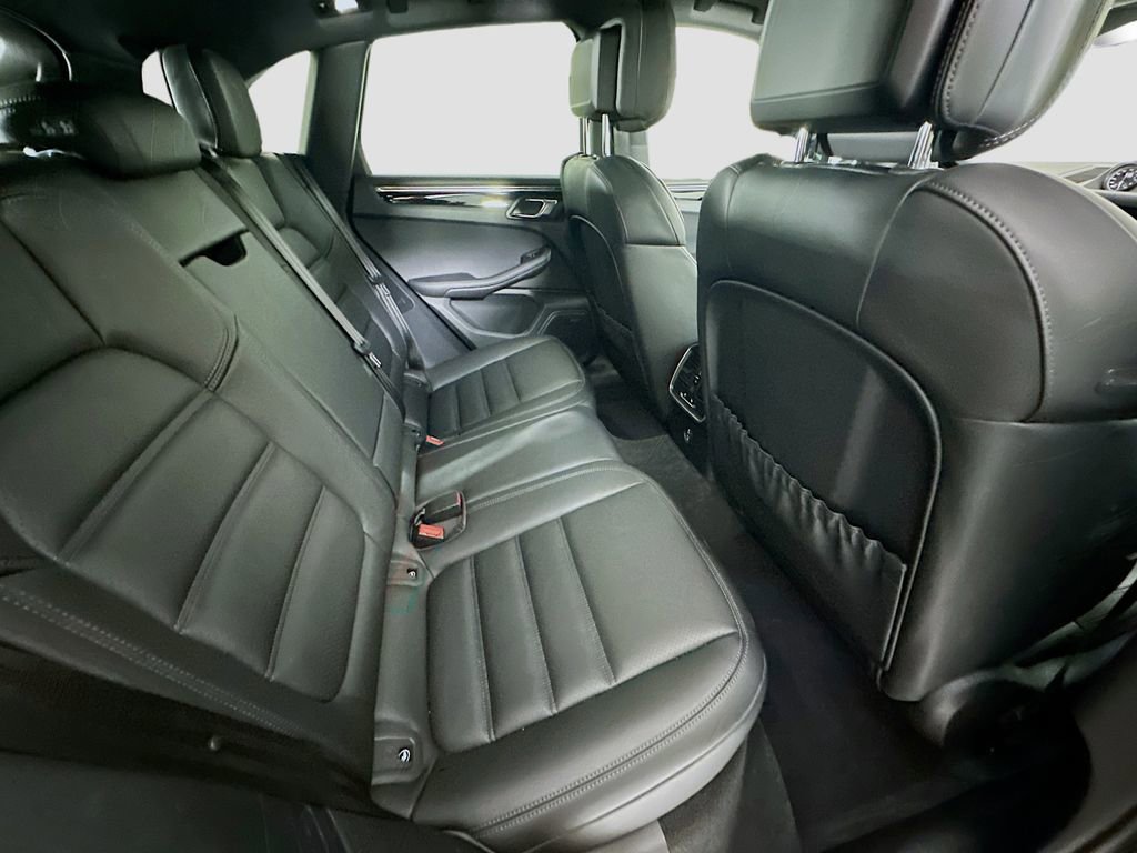 Certified 2026 Porsche Macan AWD/4WD image 27