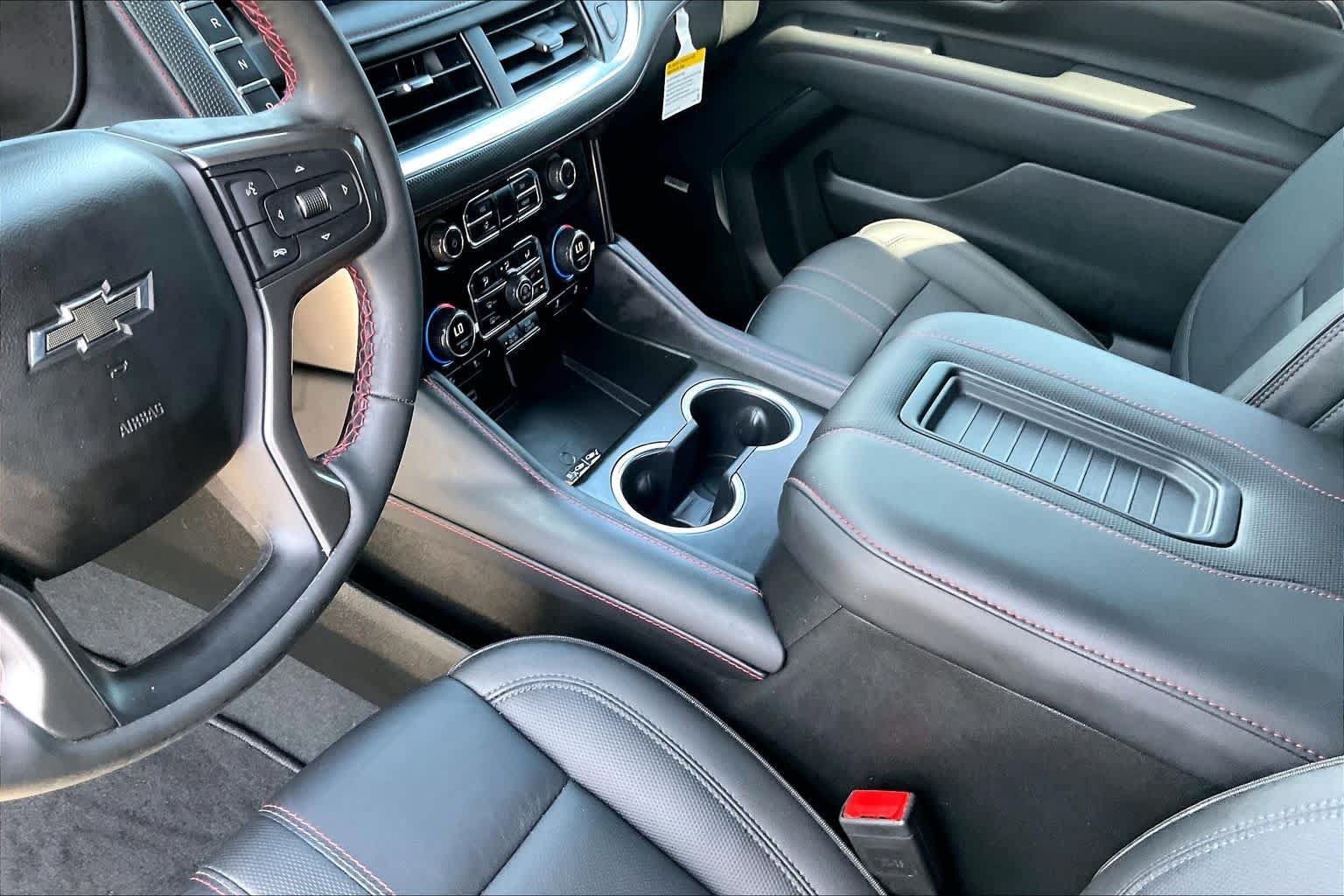 Used 2024 Chevrolet Suburban RST RWD image 16