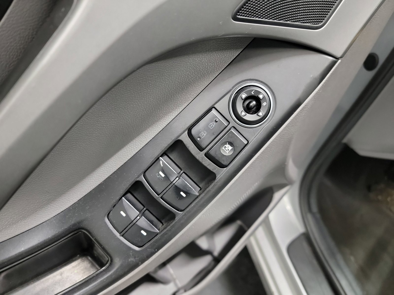 Used 2014 Hyundai Elantra SE image 14