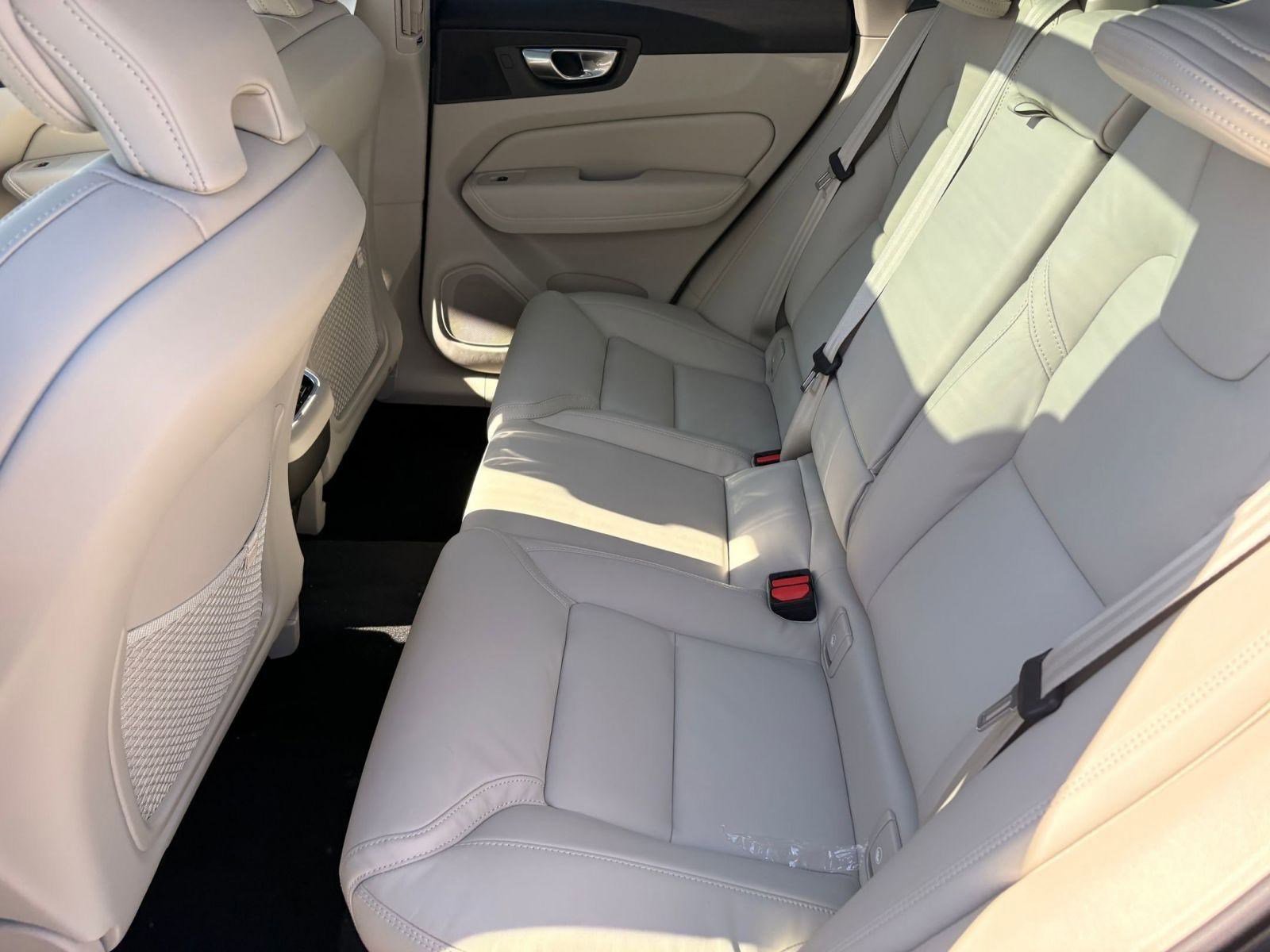 New 2026 Volvo XC60 B5 Ultra w/ Climate Package image 14