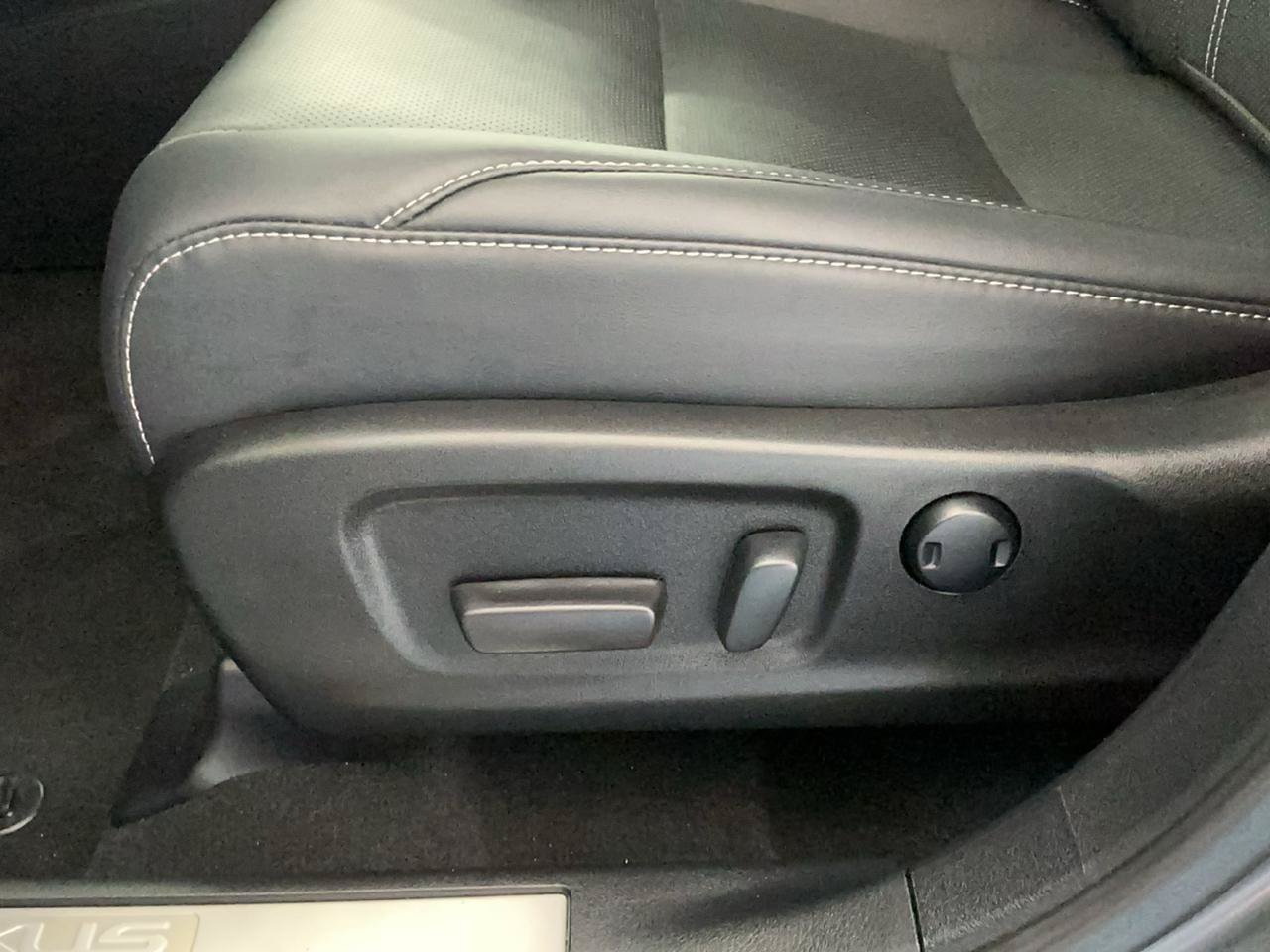 Used 2019 Lexus RX 350 AWD w/ Navigation Package image 18