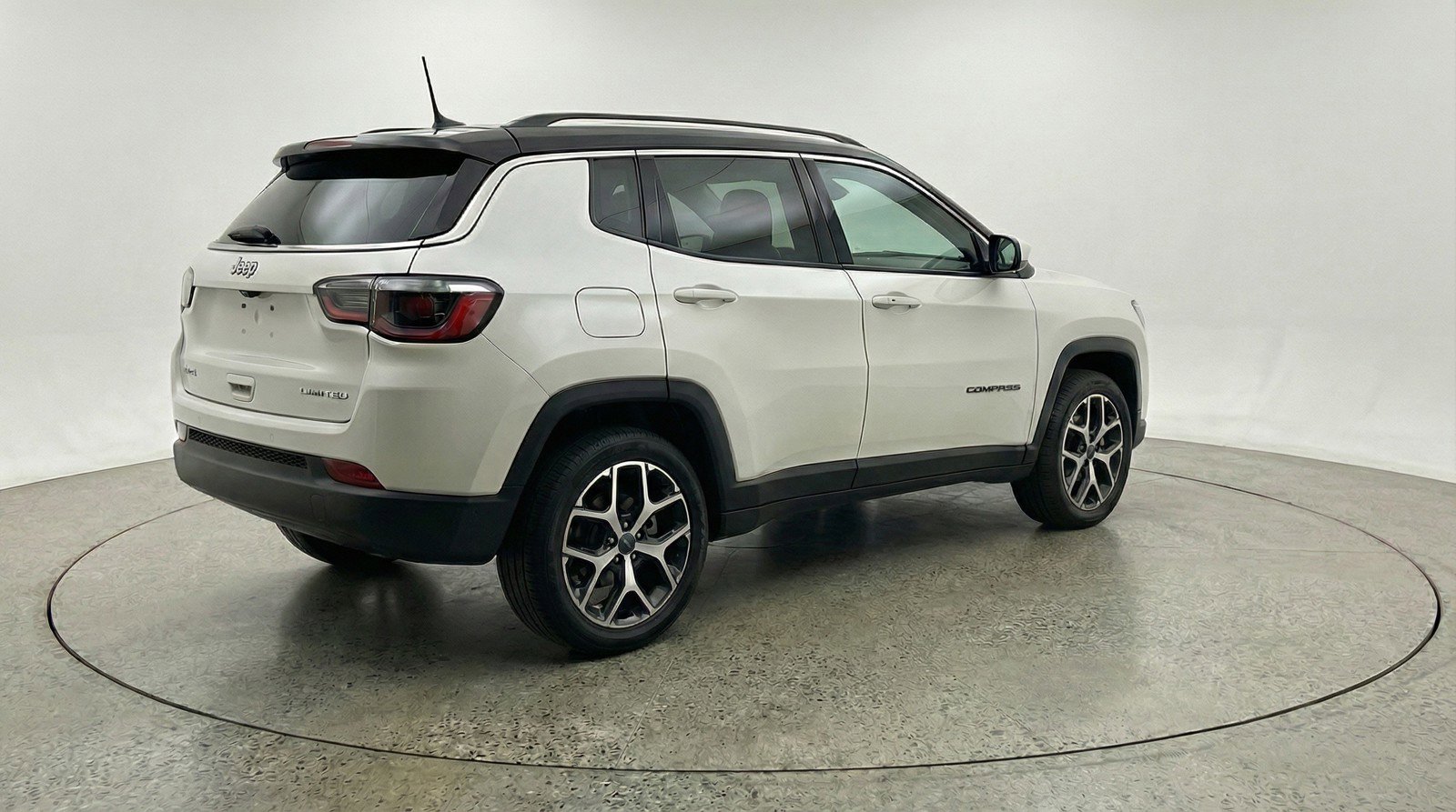 Used 2025 Jeep Compass Limited AWD/4WD image 9