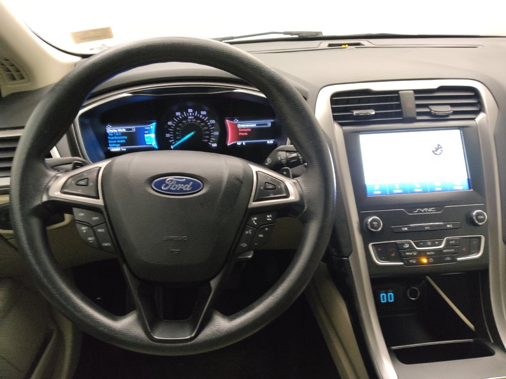 Used 2020 Ford Fusion SE image 22
