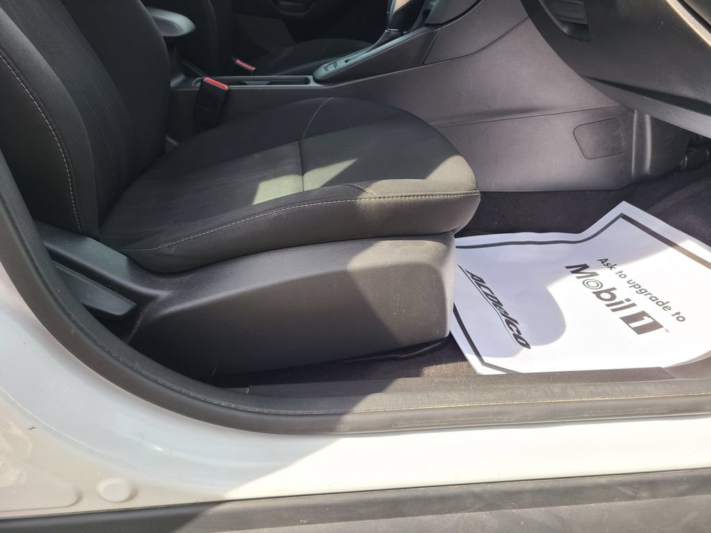 Used 2017 Ford Focus SE FWD image 11
