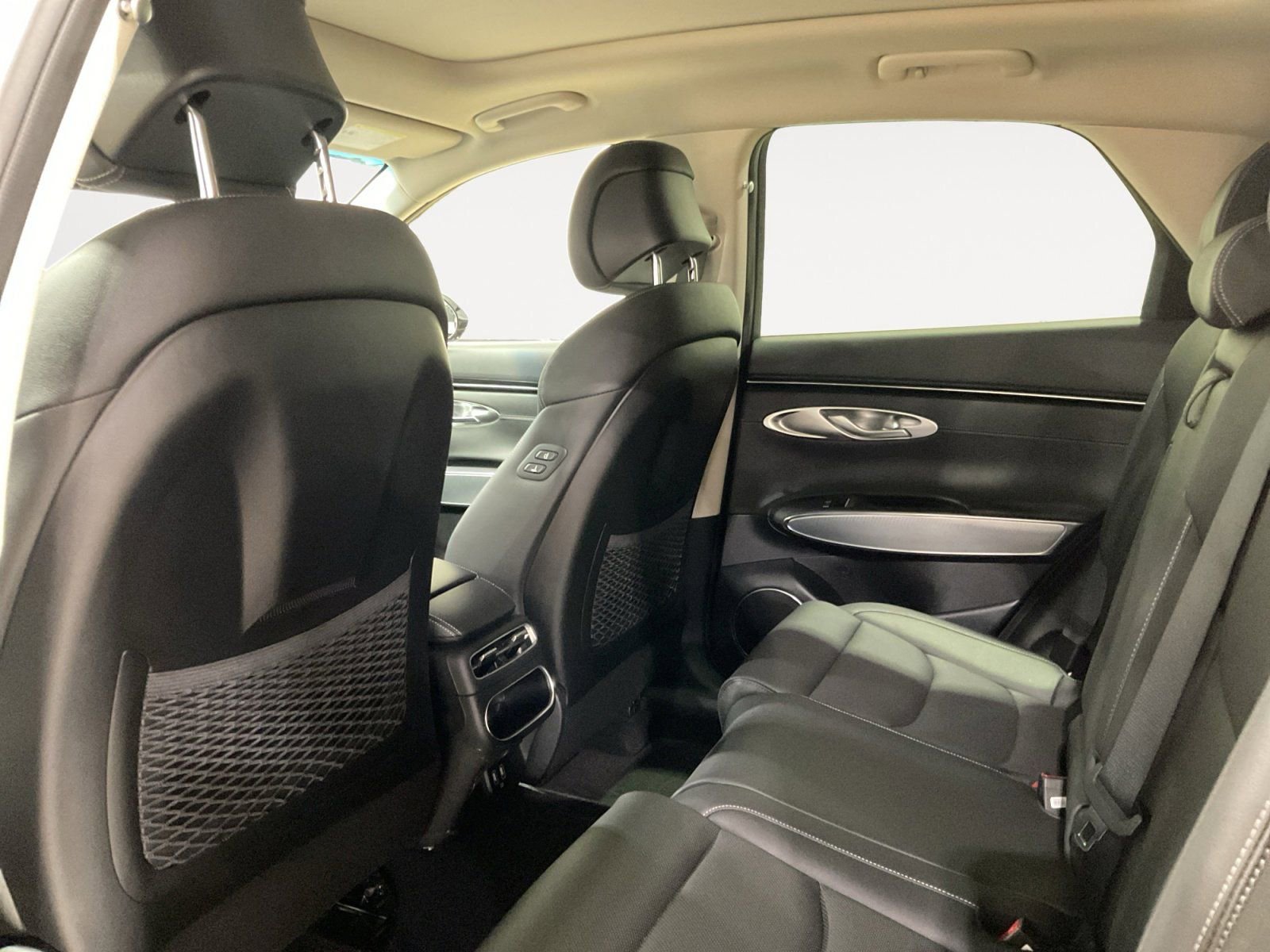 Used 2023 Genesis GV70 2.5T Select w/ Select Package image 11