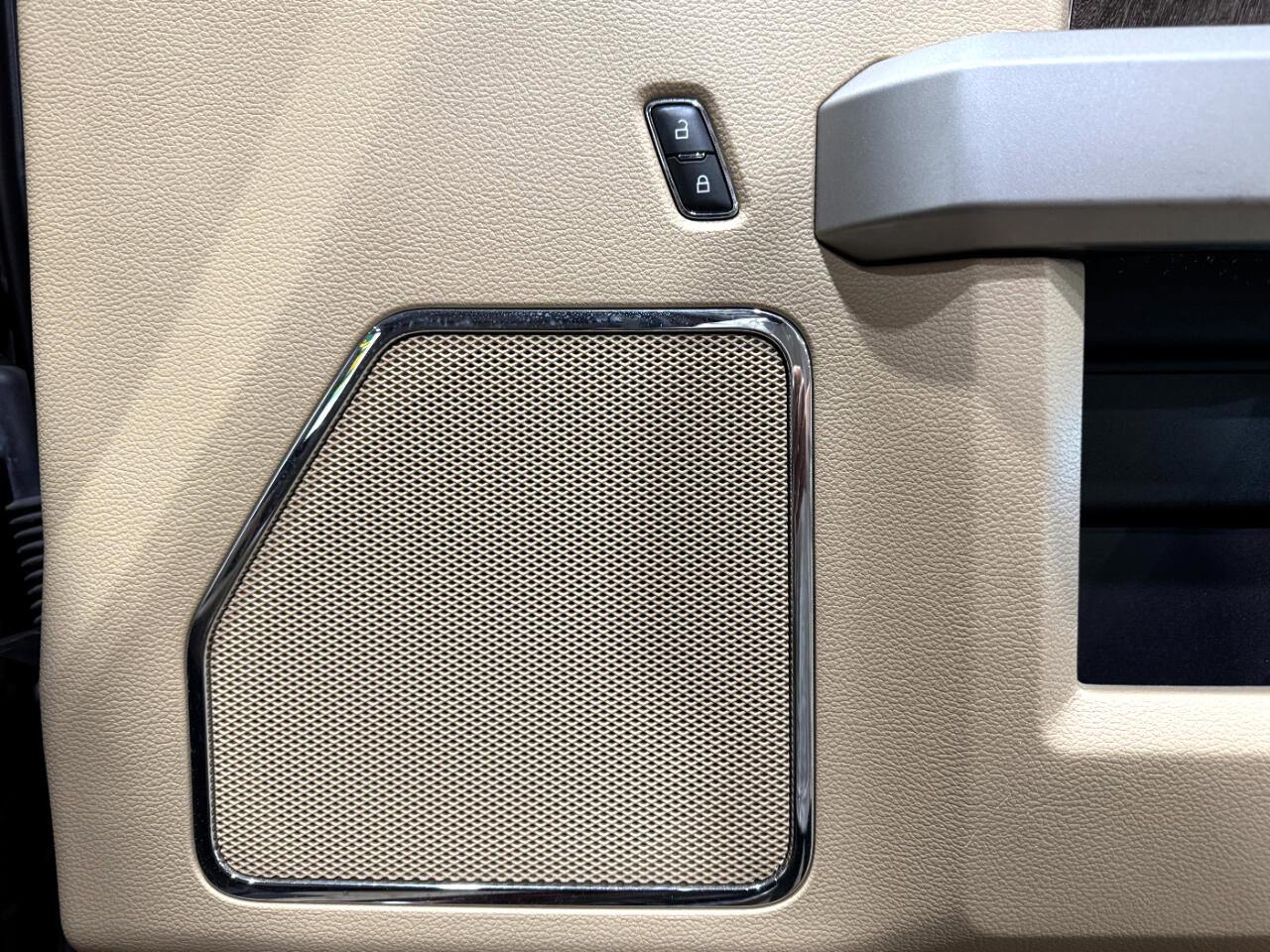 Used 2017 Ford F250 Lariat w/ Lariat Ultimate Package image 35