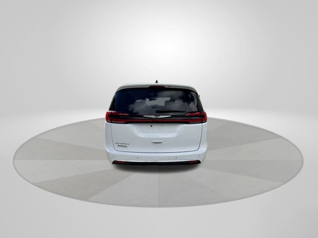 Certified 2024 Chrysler Pacifica Touring-L image 6