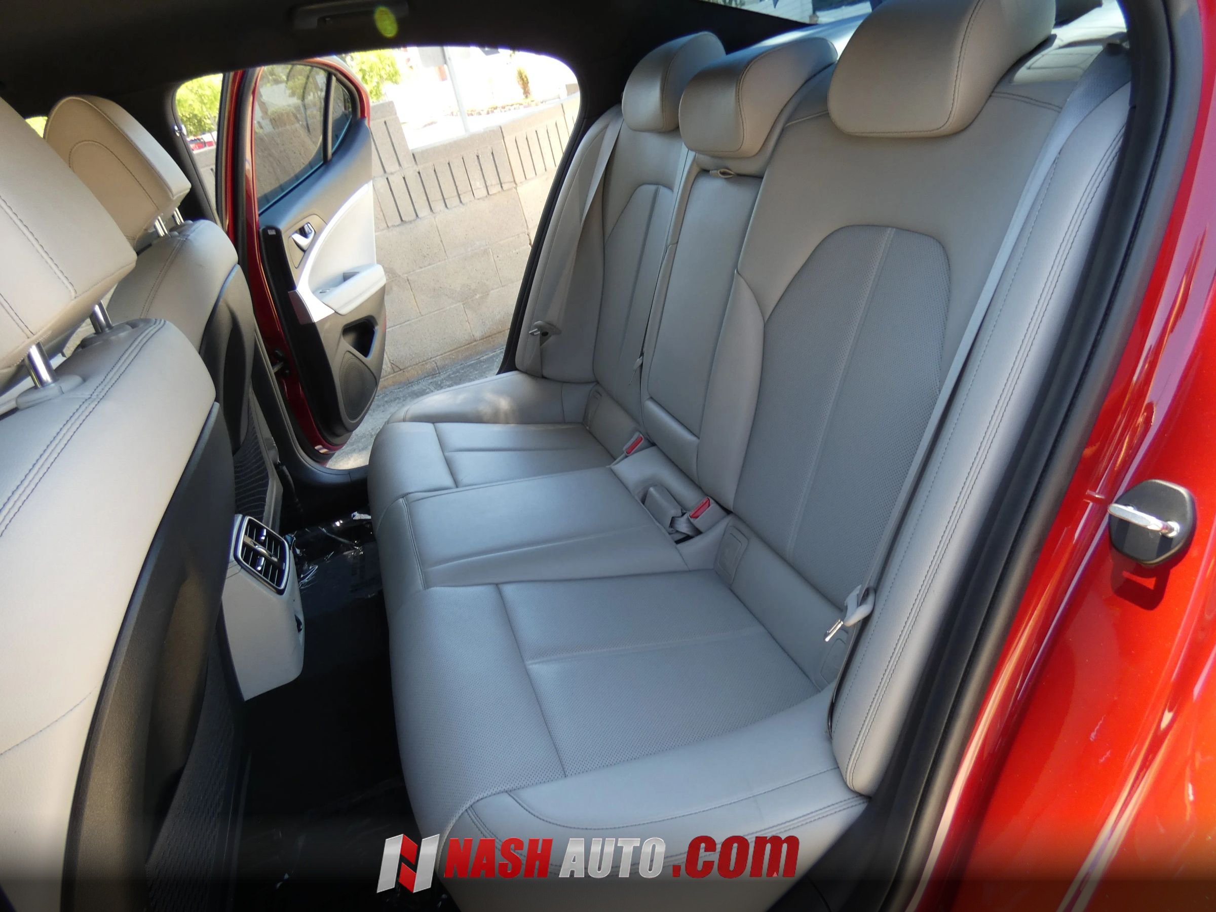 Used 2022 Genesis G70 2.0T RWD image 42