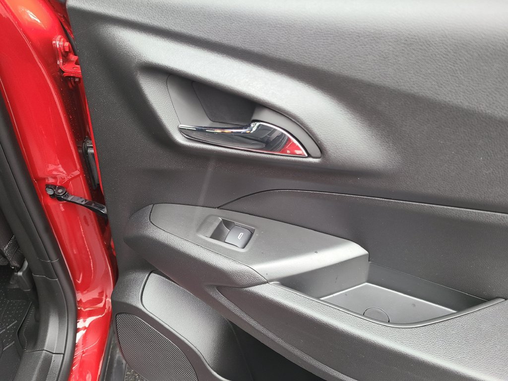 Used 2026 Chevrolet Trax RS w/ Sunroof Package FWD image 14