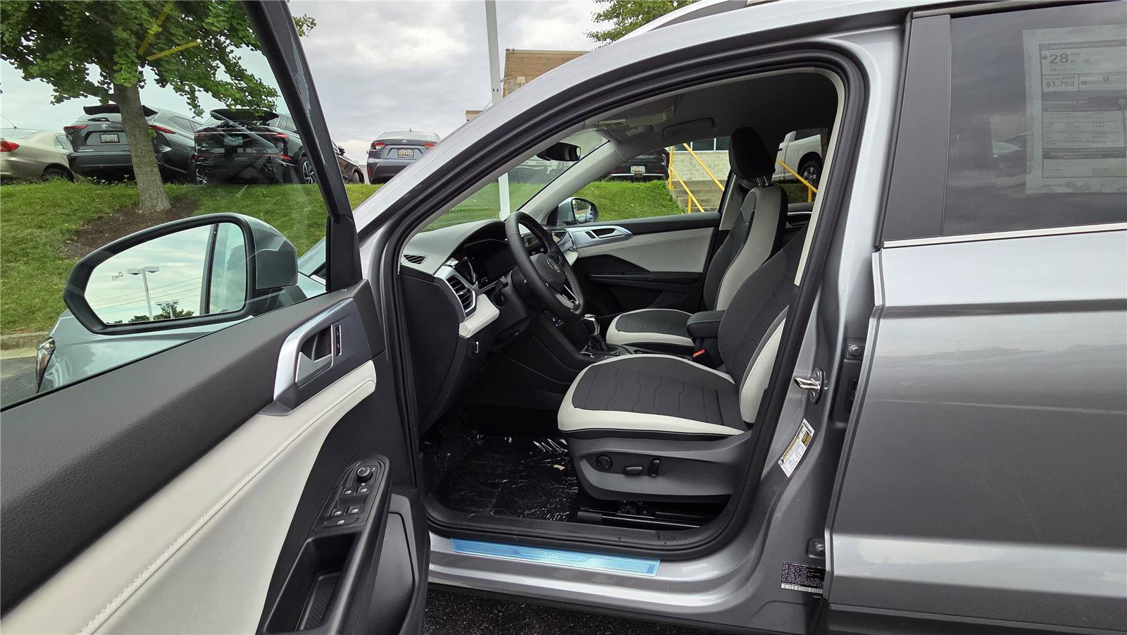 New 2026 Volkswagen Taos SE AWD/4WD image 14