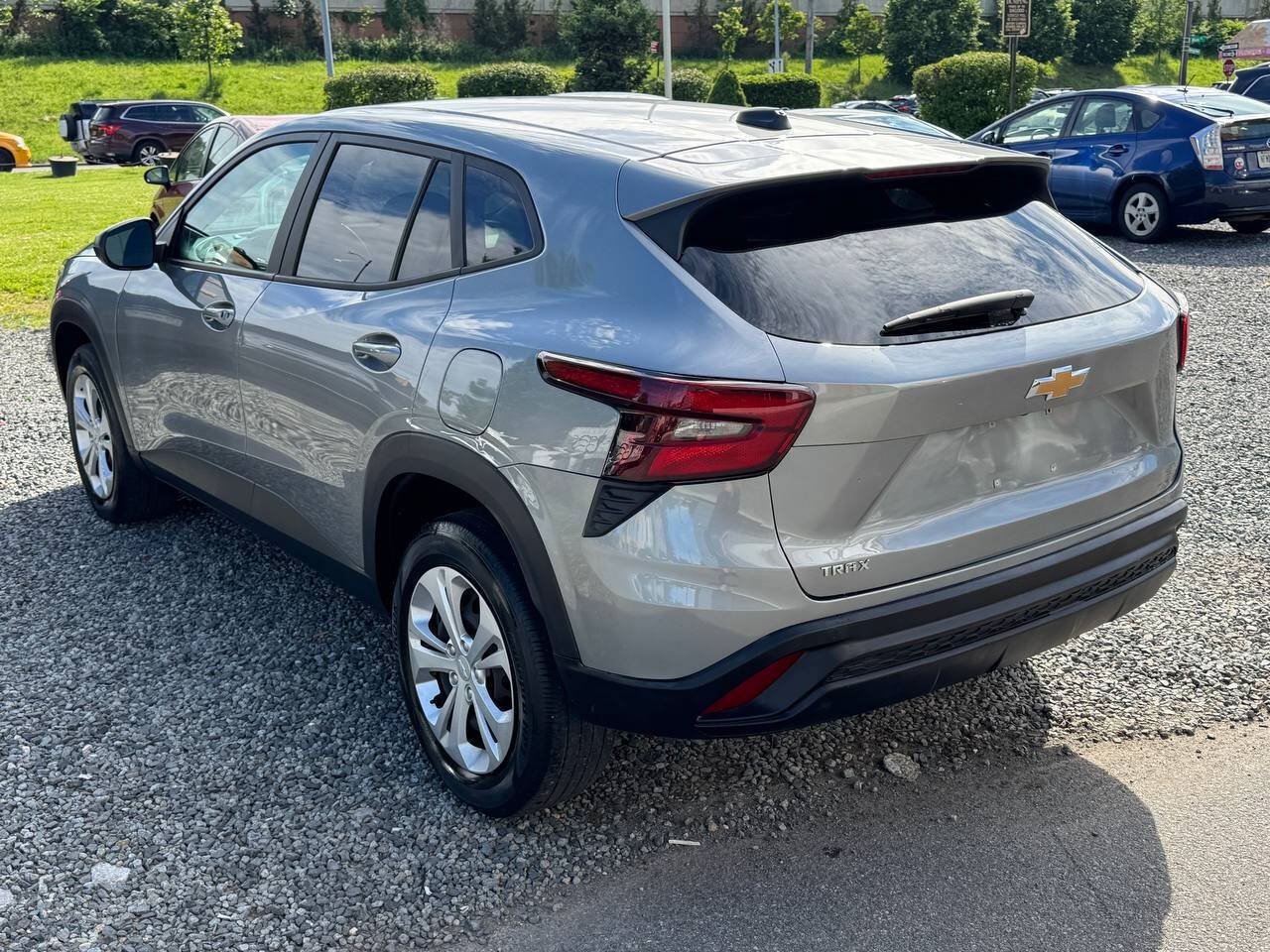 Used 2024 Chevrolet Trax LS w/ Driver Confidence Package FWD image 5