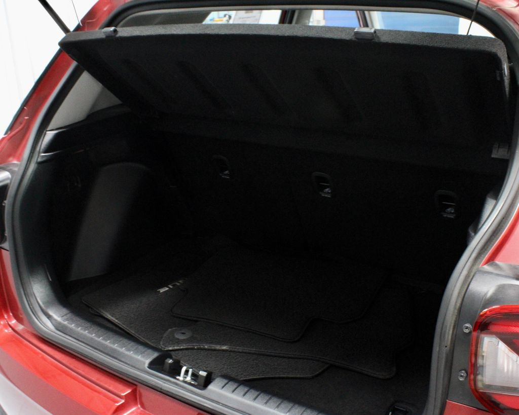 Used 2025 Hyundai Venue SEL FWD image 14