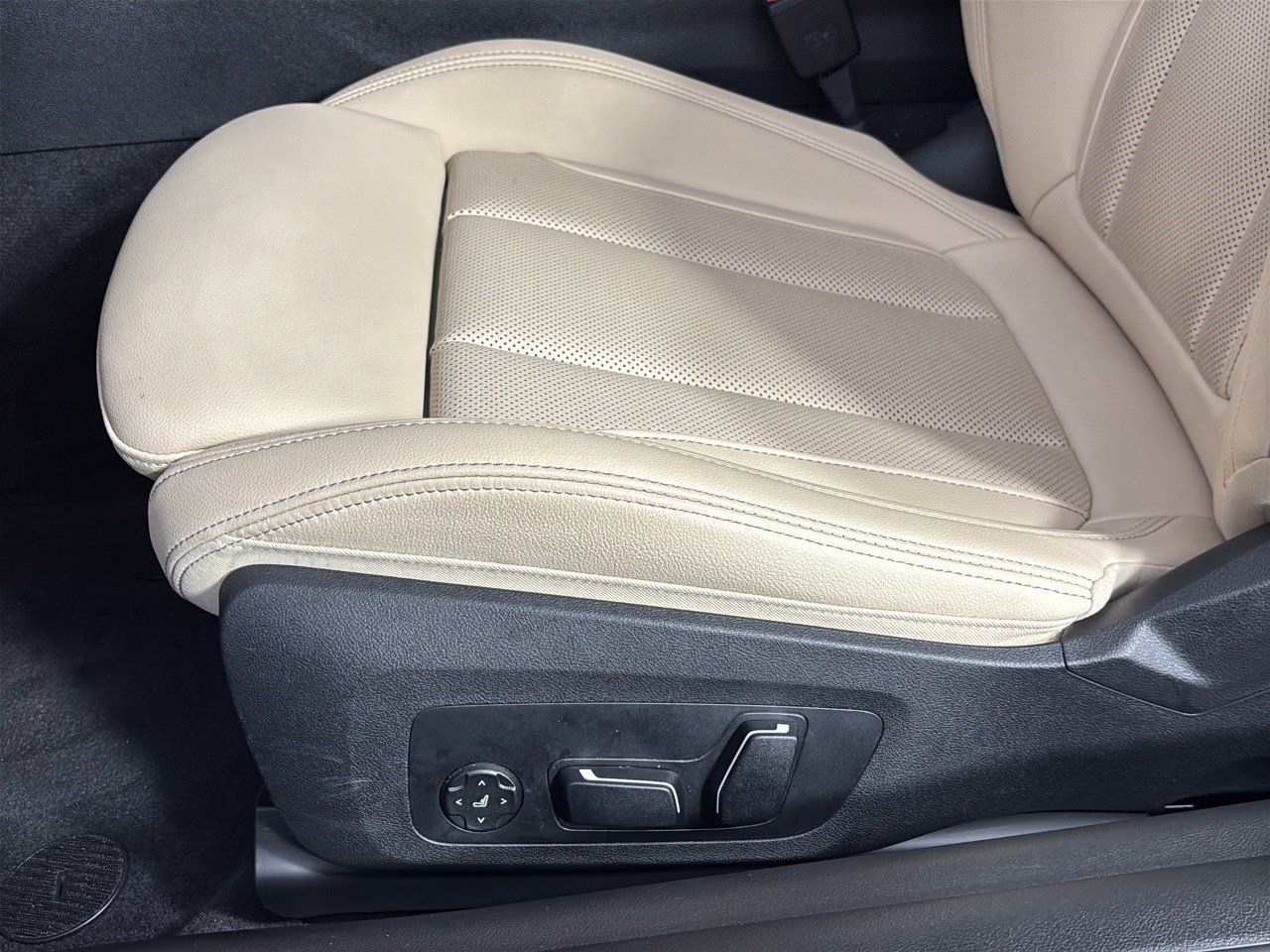 Used 2026 BMW M440i Coupe RWD image 16