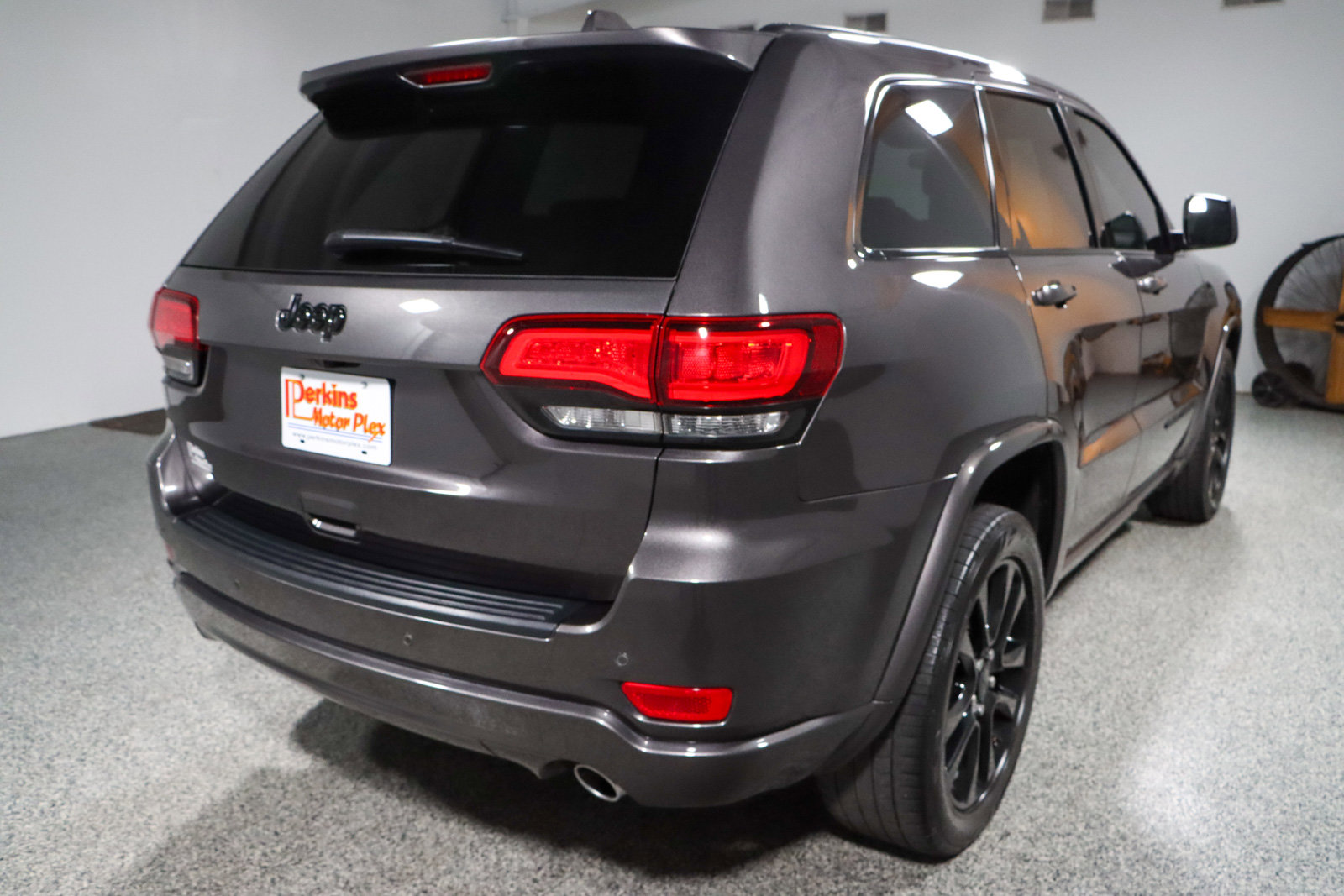 Used 2021 Jeep Grand Cherokee Laredo X image 7