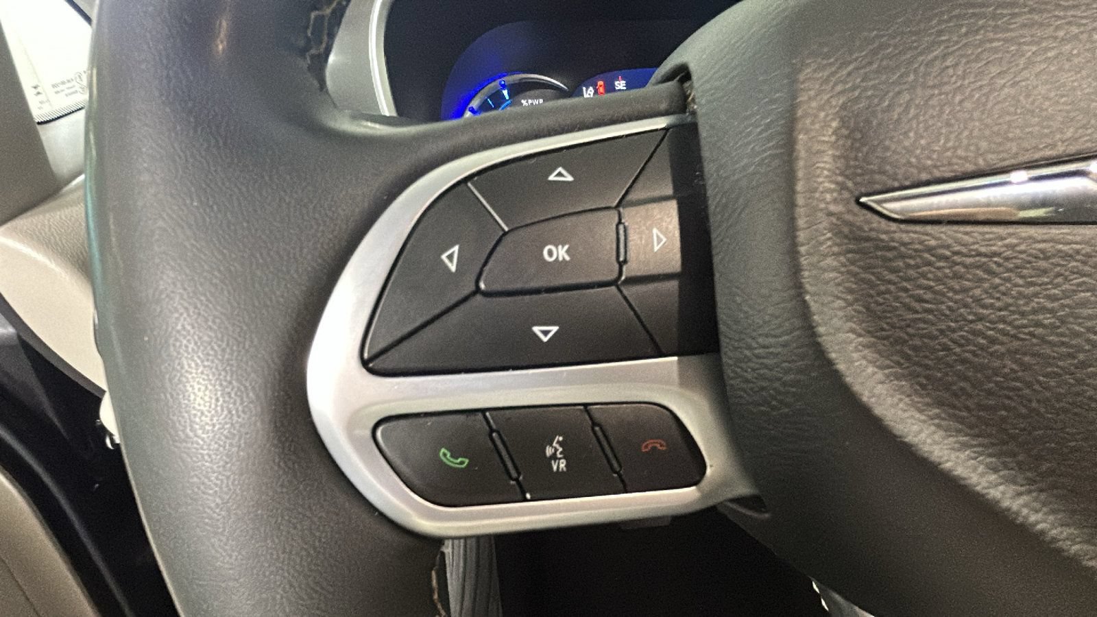Used 2024 Chrysler Pacifica Limited FWD image 19