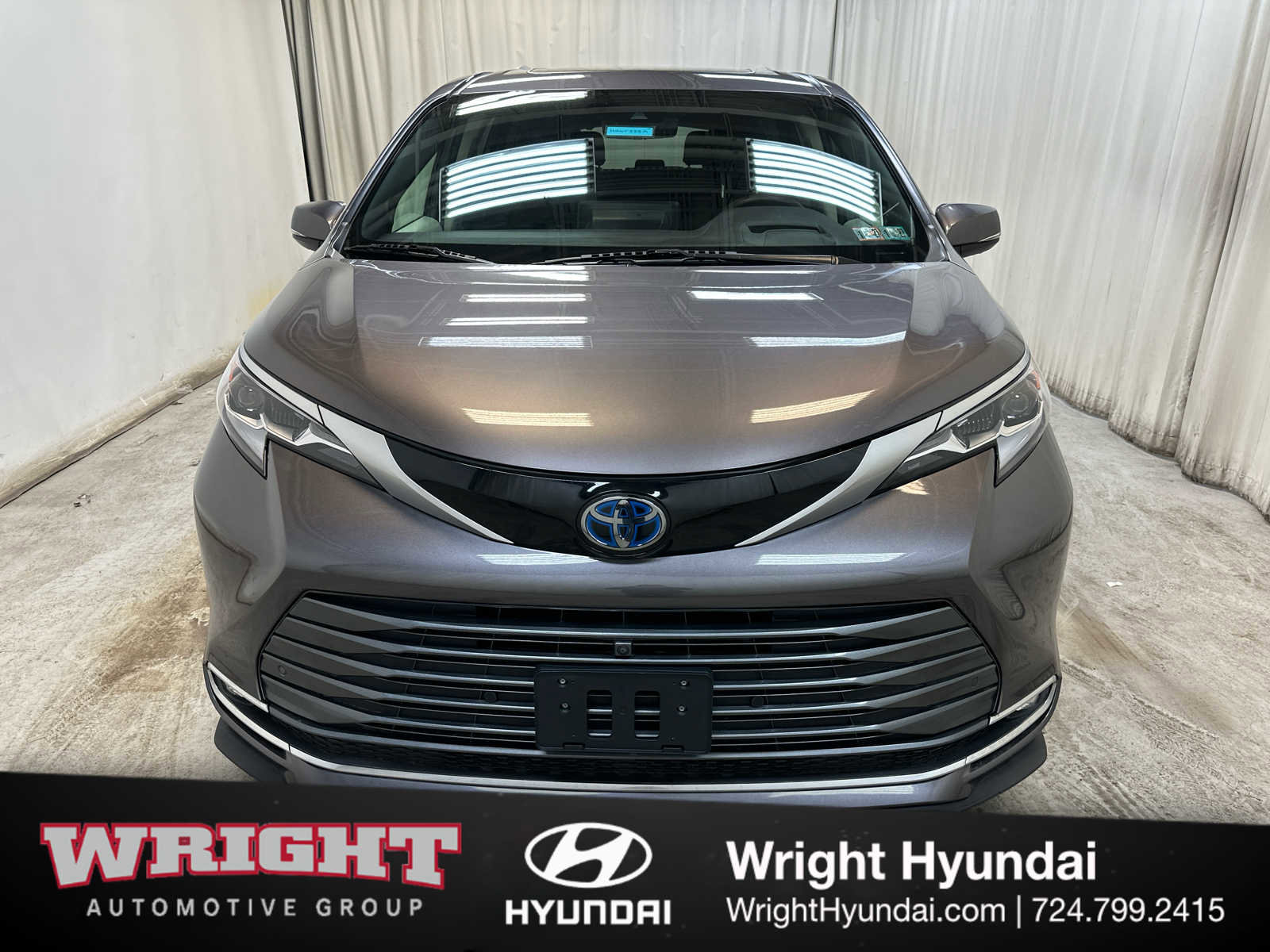 Used 2021 Toyota Sienna Platinum image 2
