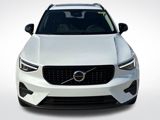 New 2026 Volvo XC40 B5 Core AWD/4WD image 2