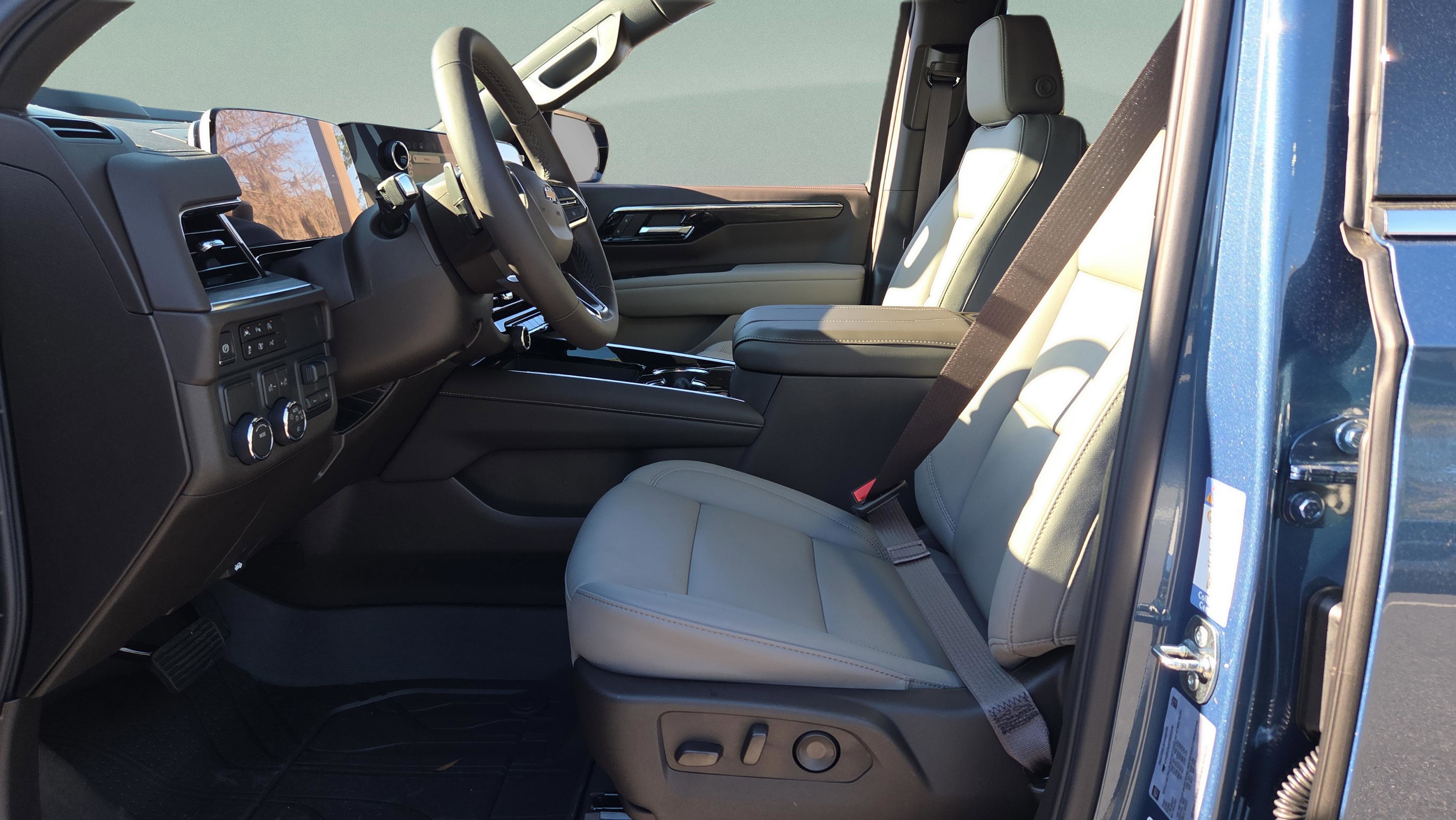 New 2026 Chevrolet Suburban LT w/ Comfort Package image 14