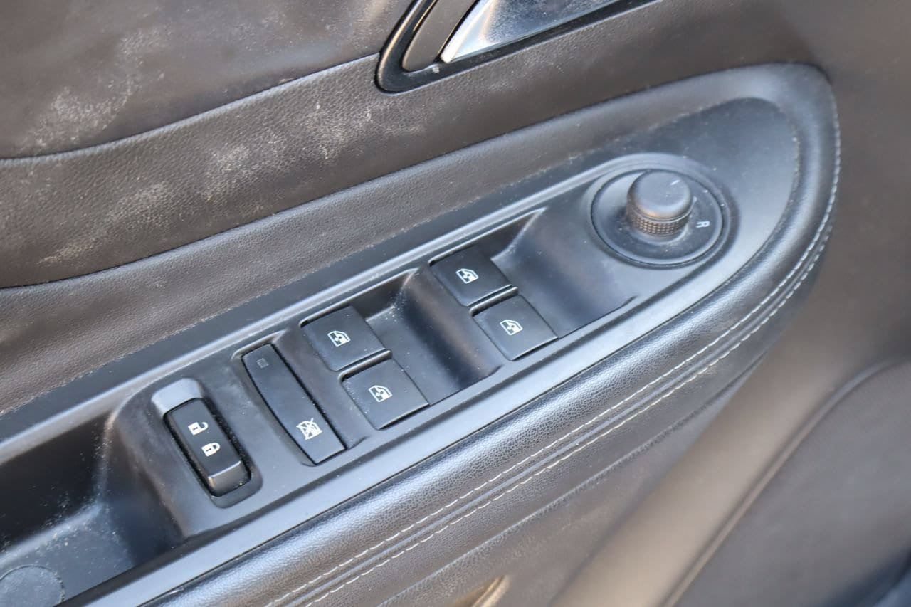 Used 2020 Buick Encore Preferred FWD image 18