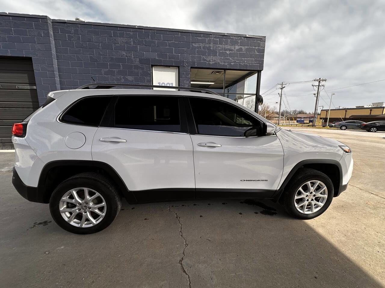 Used 2015 Jeep Cherokee Latitude w/ Comfort/Convenience Group image 9