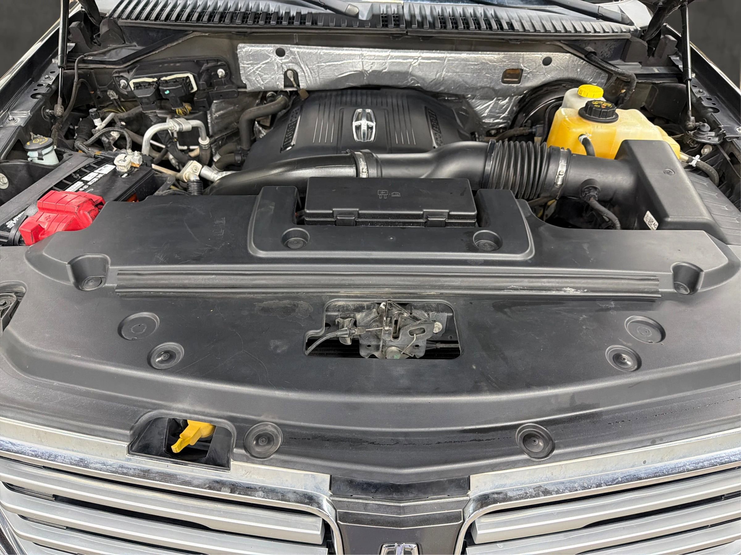 Used 2016 Lincoln Navigator L Select RWD image 9