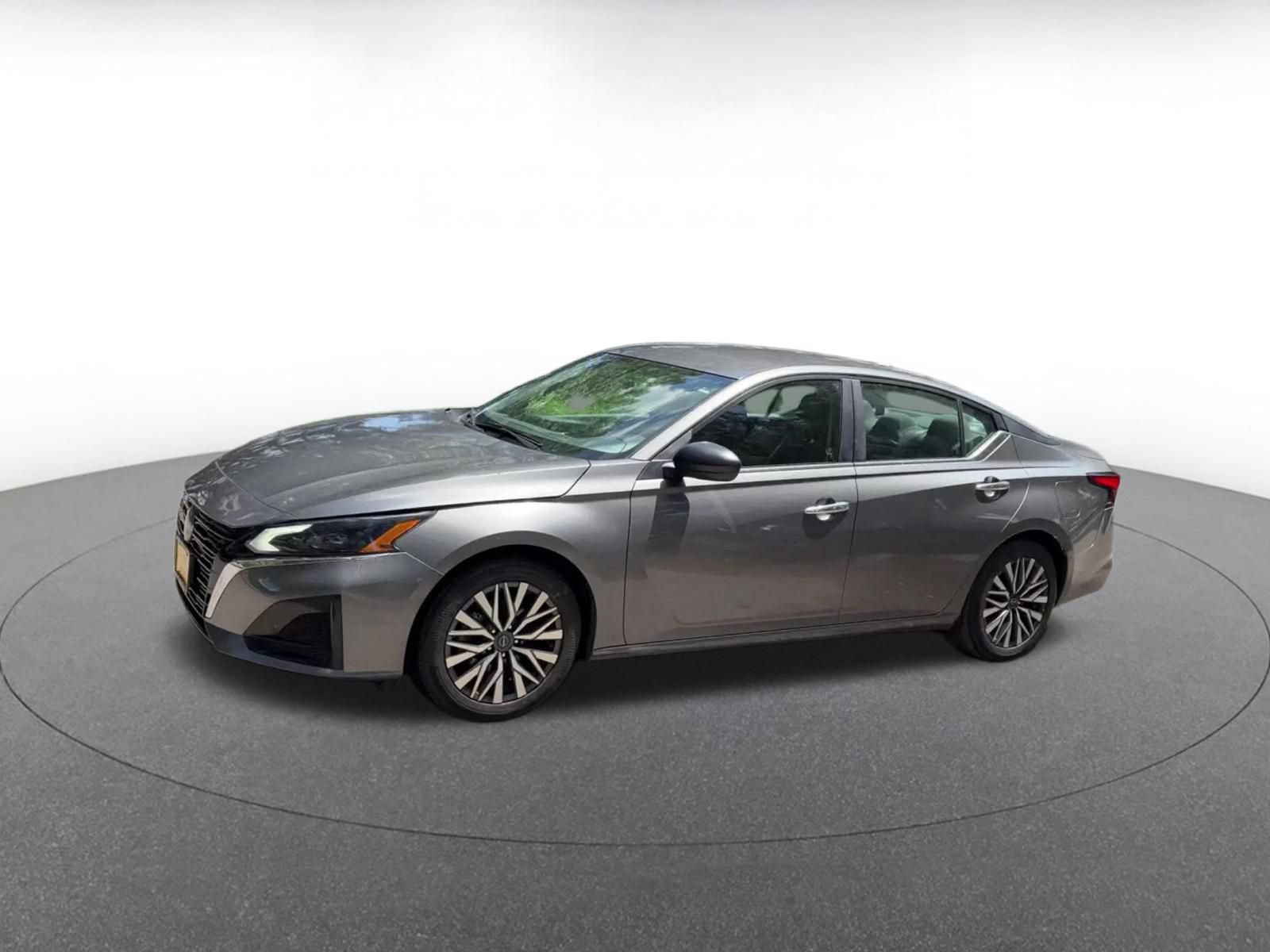 Used 2025 Nissan Altima 2.5 SV FWD image 6