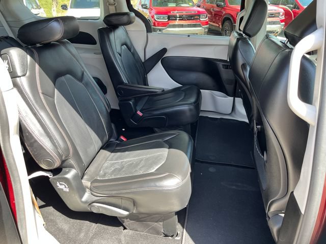 Used 2019 Chrysler Pacifica Touring-L FWD image 11
