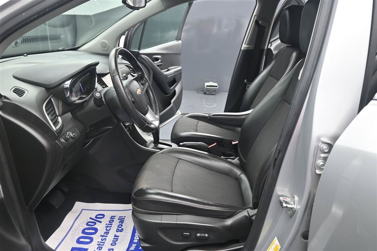 Used 2018 Chevrolet Trax LT w/ LT Convenience Package FWD image 11