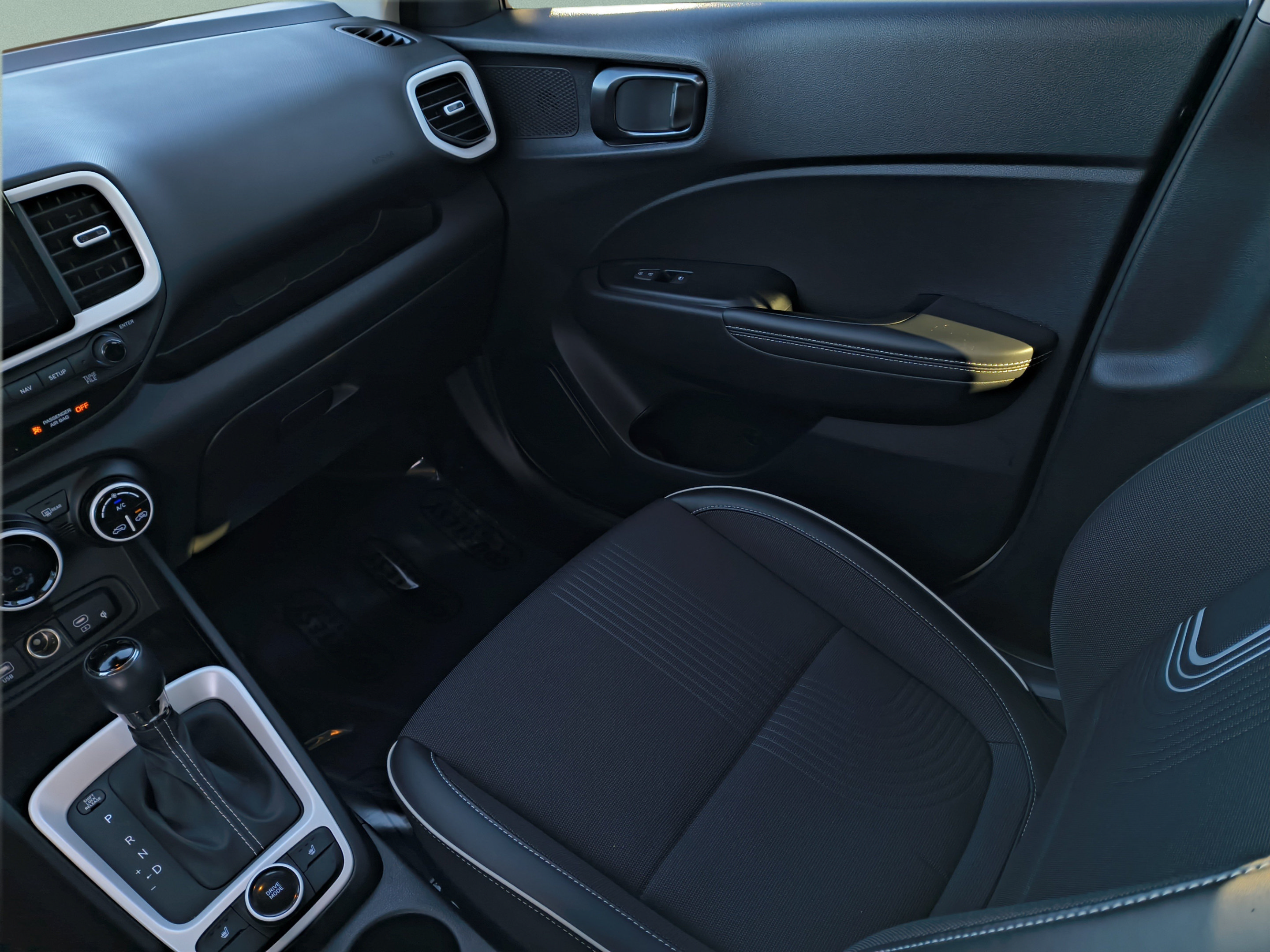 Certified 2023 Hyundai Venue Limited FWD image 13