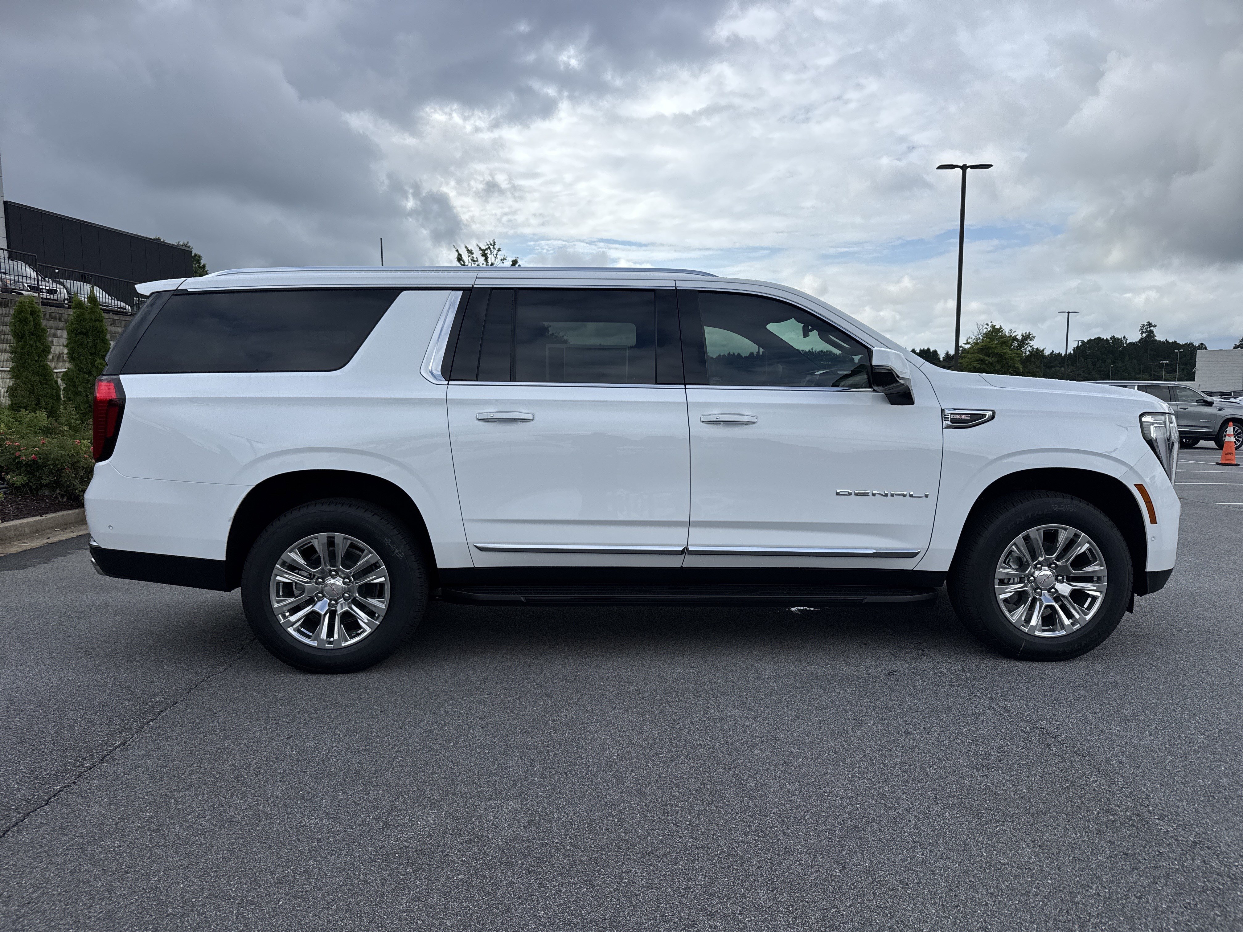 New 2026 GMC Yukon XL Denali AWD/4WD image 11