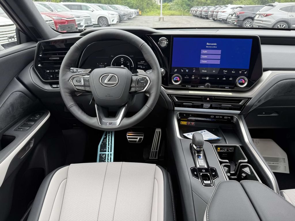 Used 2026 Lexus TX 500h AWD w/ Technology Package image 8