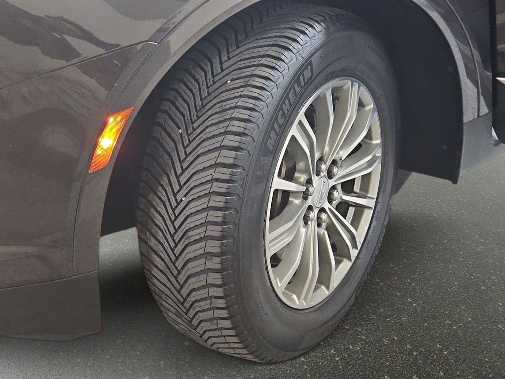 Used 2017 Cadillac XT5 Luxury w/ Driver Awareness Package AWD/4WD image 35