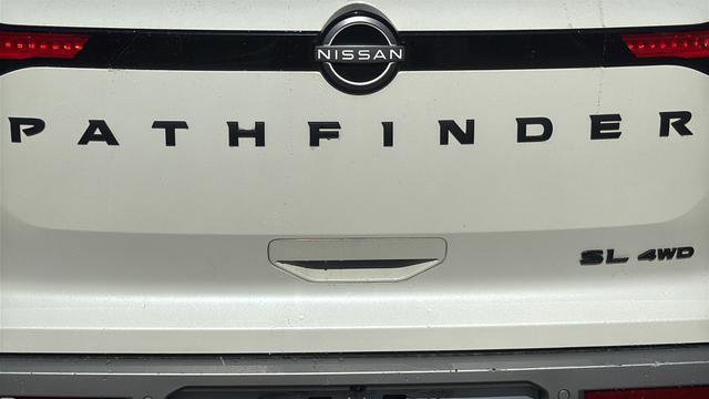 Used 2023 Nissan Pathfinder SL AWD/4WD image 16