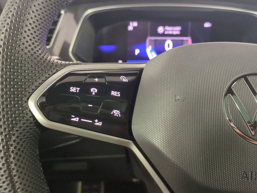 Used 2024 Volkswagen Tiguan SE R-Line image 31