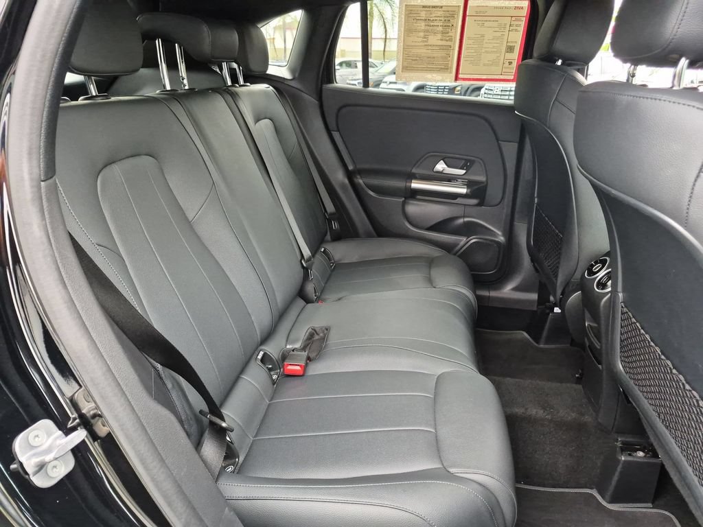 Used 2025 Mercedes-Benz GLA 250 image 30