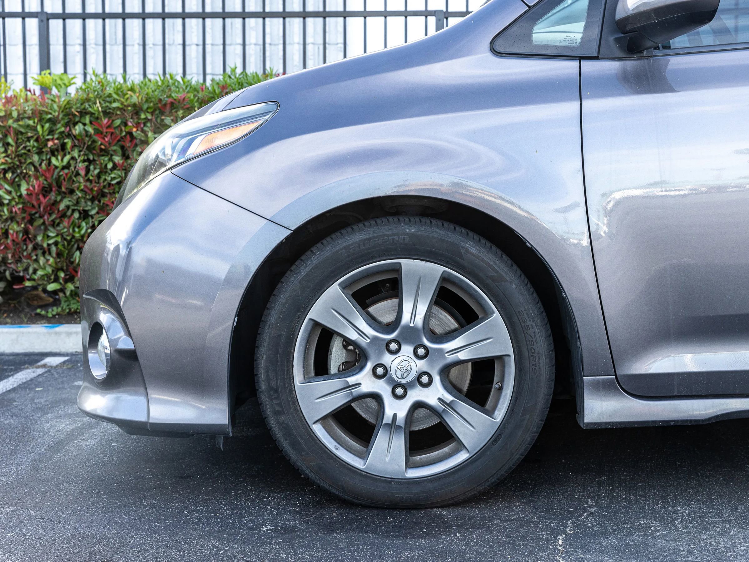 Used 2017 Toyota Sienna SE FWD image 5