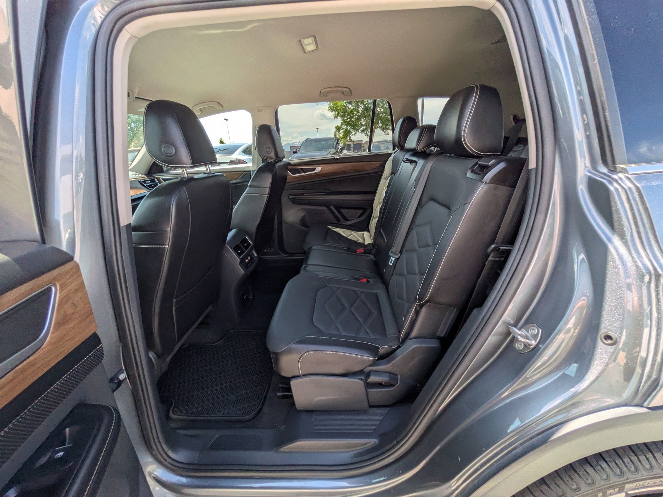 Used 2024 Volkswagen Atlas SE AWD/4WD image 27