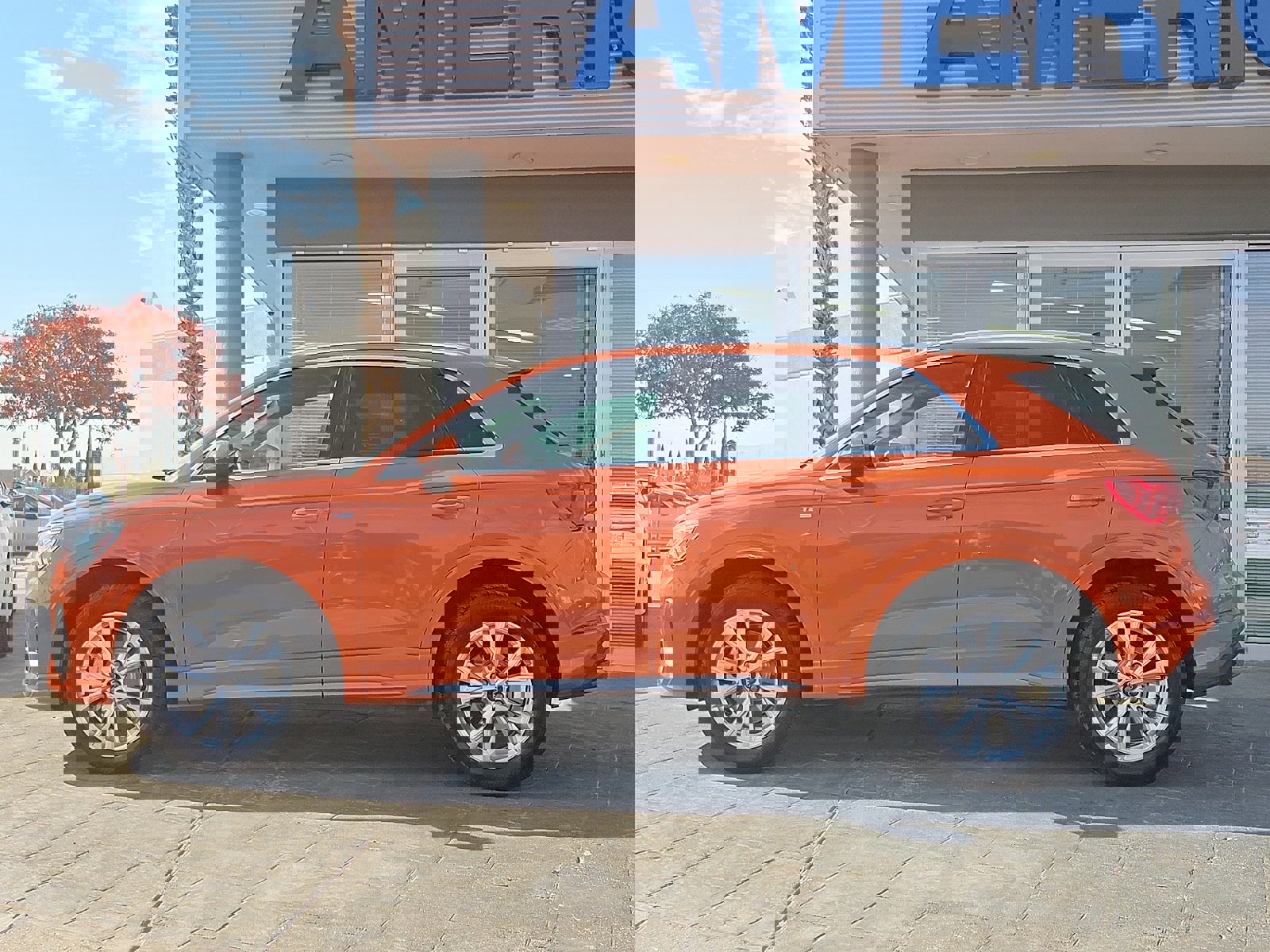 Used 2023 Audi Q3 2.0T Premium image 3