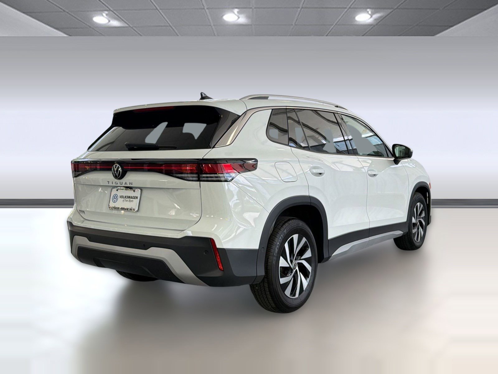 Used 2025 Volkswagen Tiguan S image 9