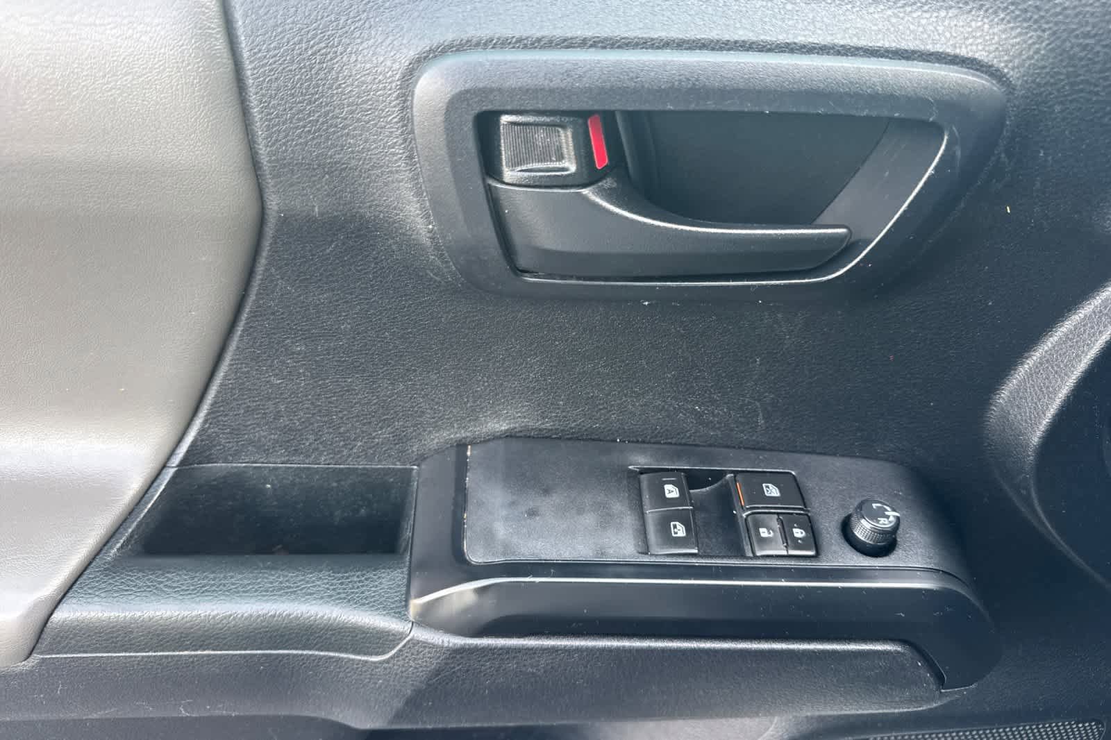 Used 2020 Toyota Tacoma SR RWD image 12