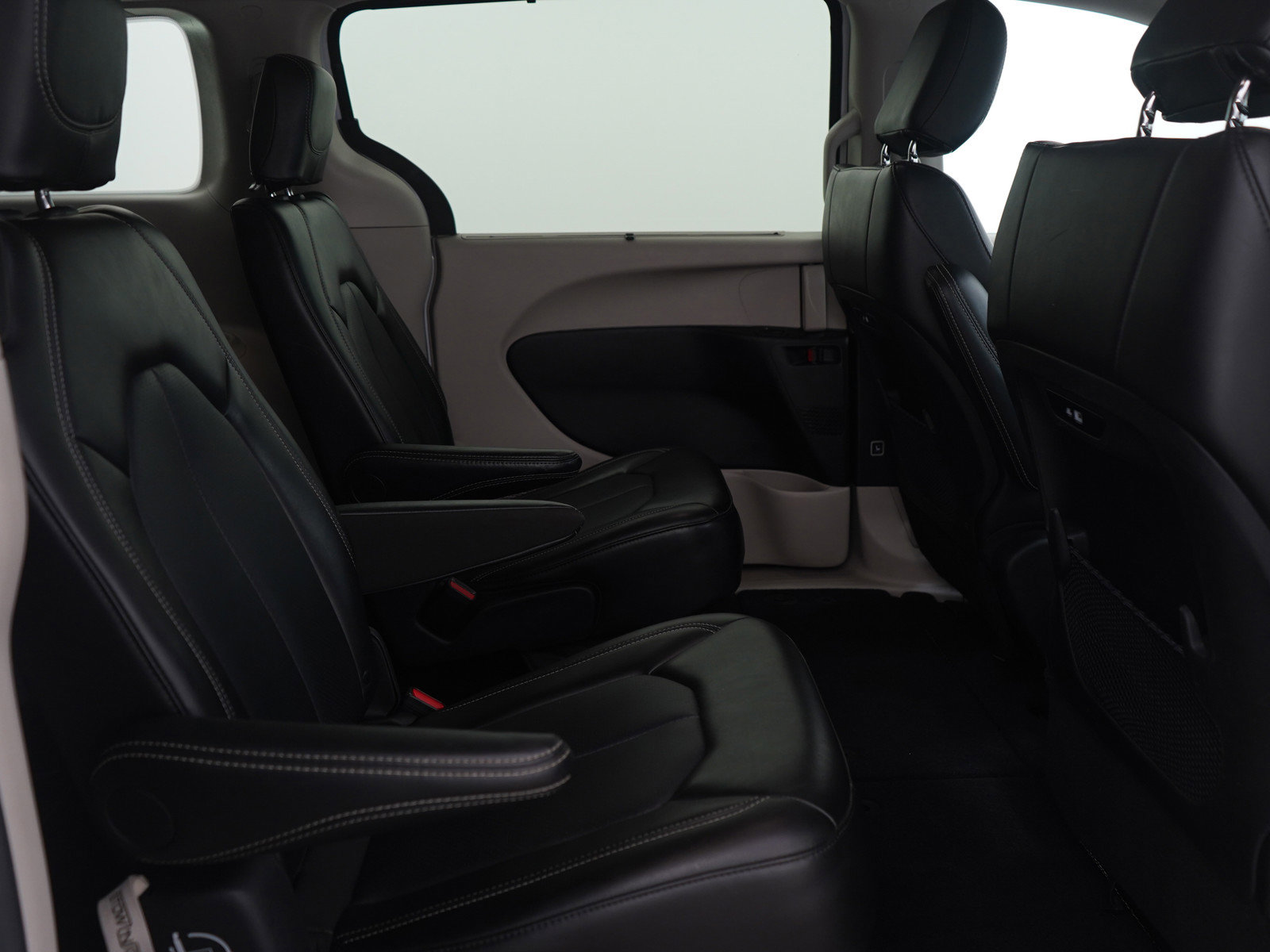 Used 2024 Chrysler Pacifica Touring-L image 11