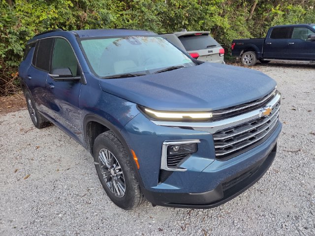 Used 2024 Chevrolet Traverse LT w/ LPO, Floor Liner Package FWD image 3
