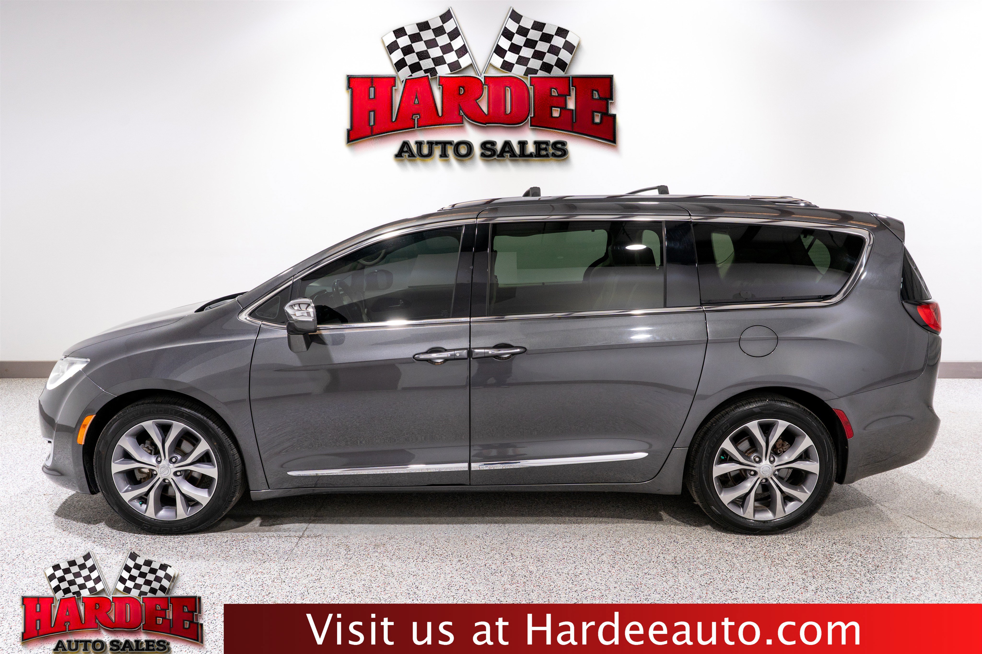 Used 2019 Chrysler Pacifica Limited w/ Tire & Wheel Group FWD 360° Tour