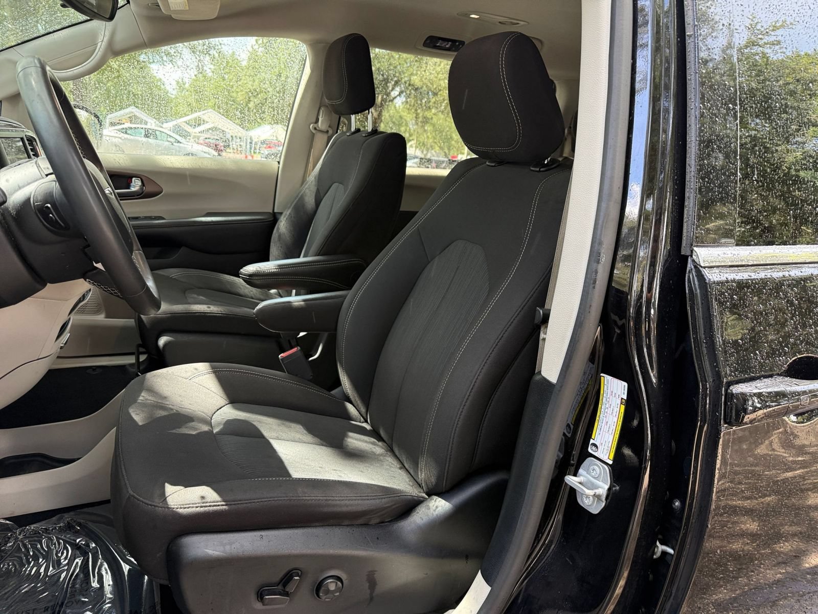 Used 2024 Chrysler Voyager LX FWD image 35