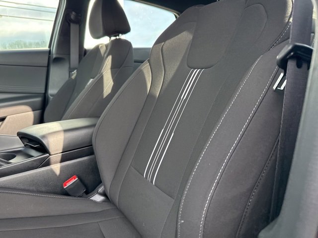 Certified 2025 Hyundai Elantra Sport image 19