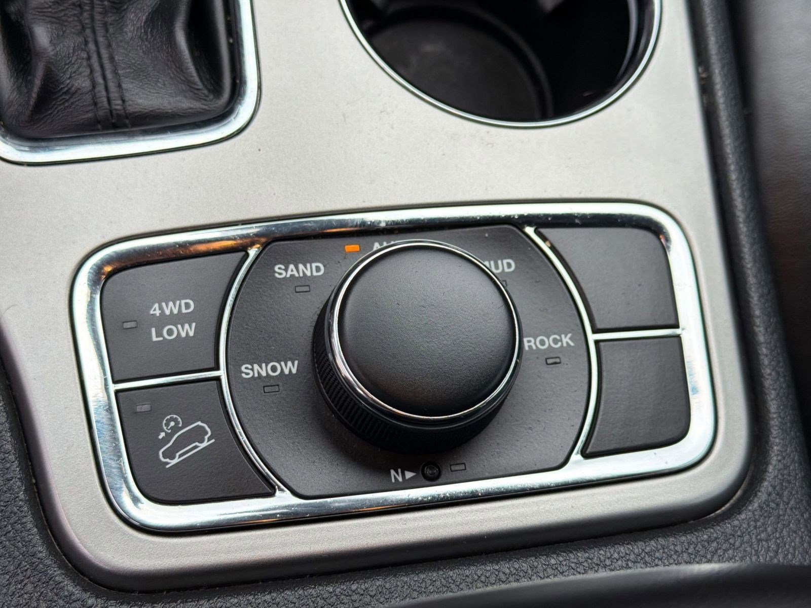 Used 2020 Jeep Grand Cherokee Limited AWD/4WD image 24