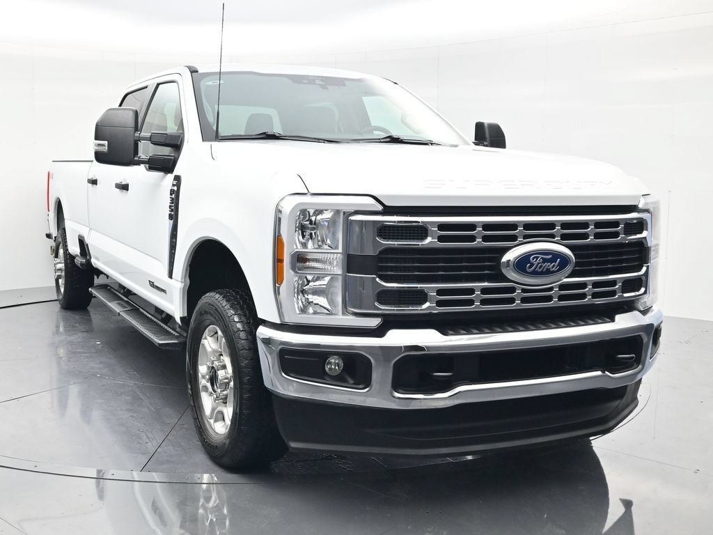 Used 2025 Ford F350 XLT AWD/4WD image 3